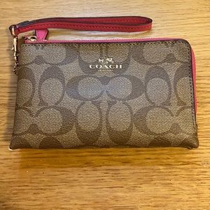 Double Coach Wrislet